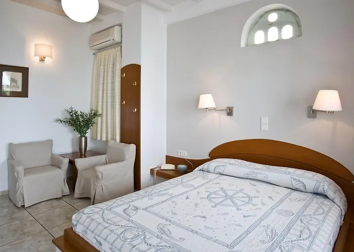 Aparthotel Porto Raphael Residences & Agios Ioannis (Tinos)