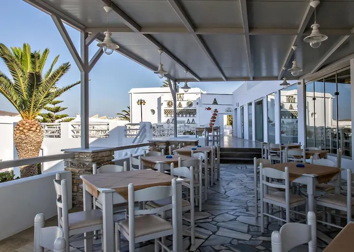 Aparthotel Porto Raphael Residences & Agios Ioannis (Tinos)